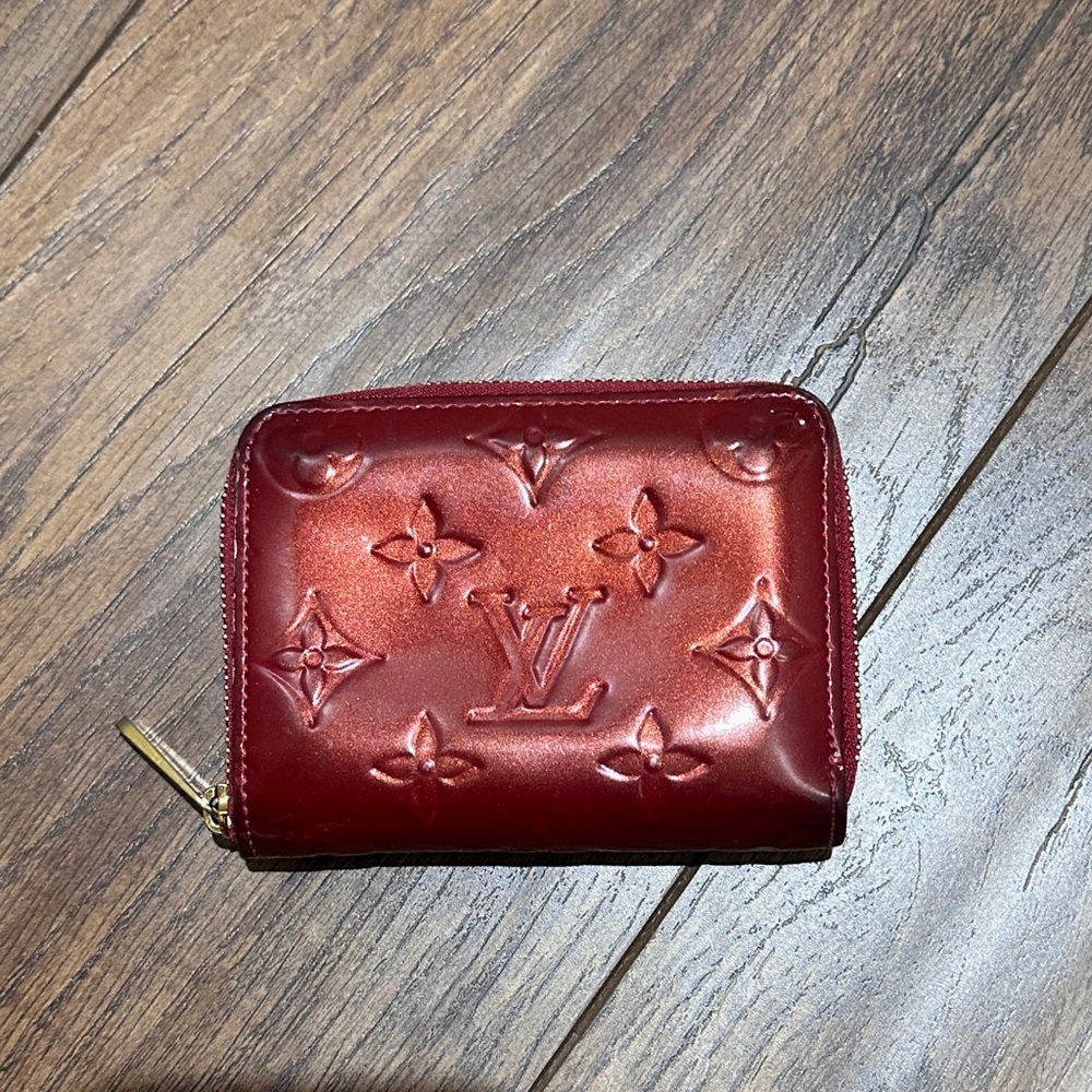 AUTHENTIC Louis Vuitton Vernis Zippy Coin Purse Wallet. Deep red.